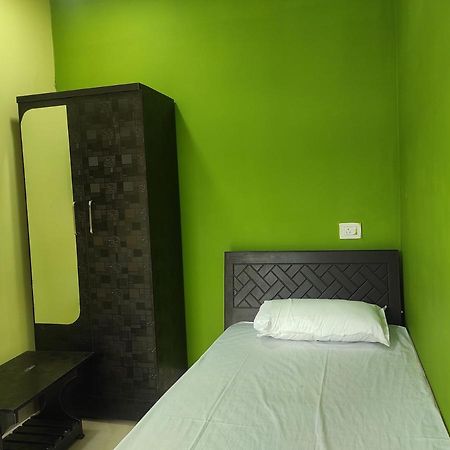 Hotel Sk Lodge Near Guwahati Airport Екстер'єр фото