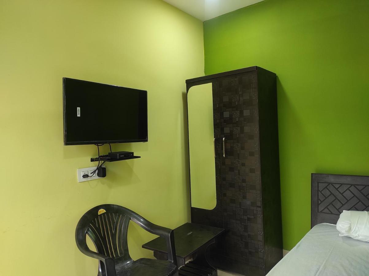 Hotel Sk Lodge Near Guwahati Airport Екстер'єр фото