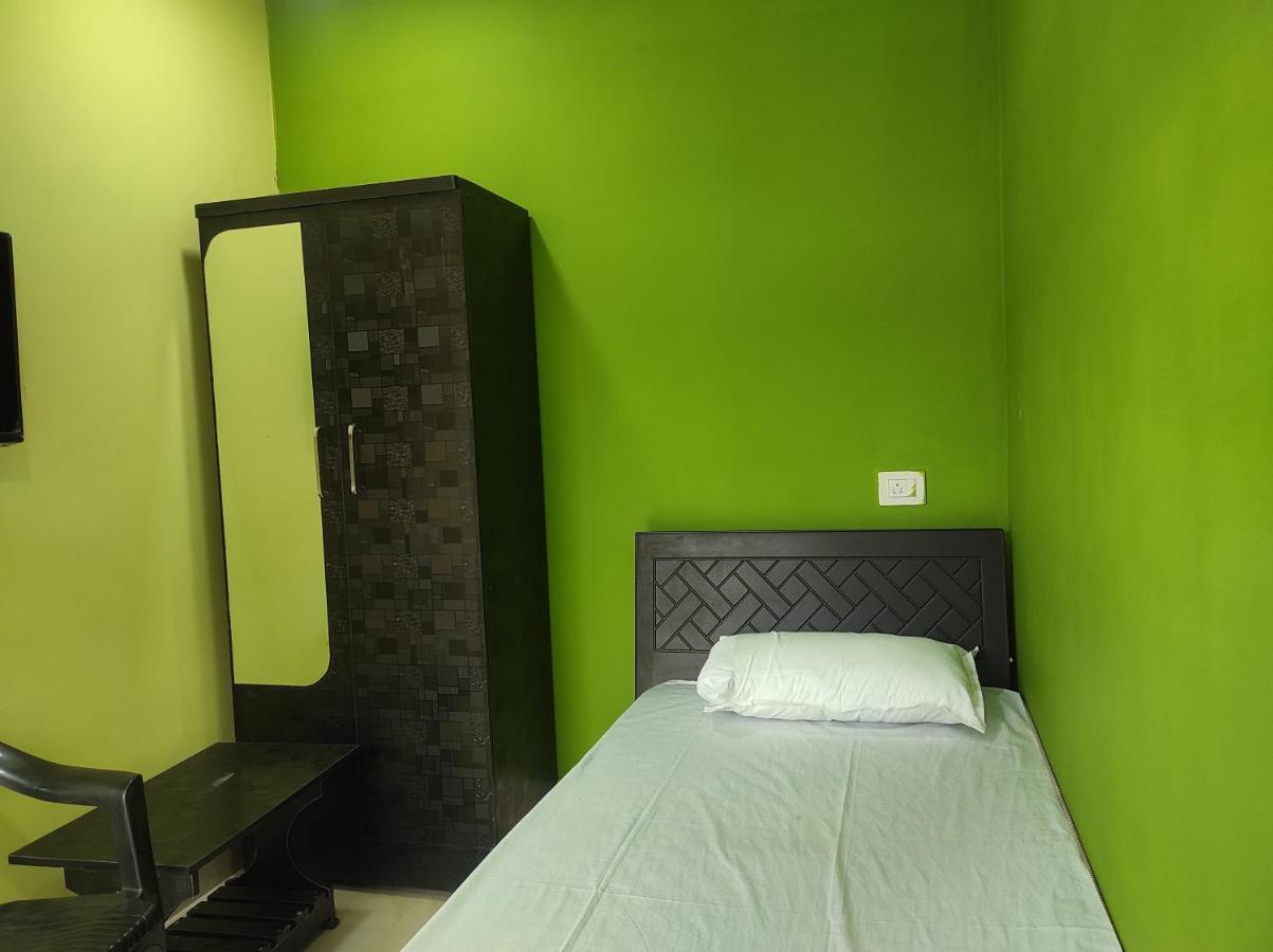 Hotel Sk Lodge Near Guwahati Airport Екстер'єр фото